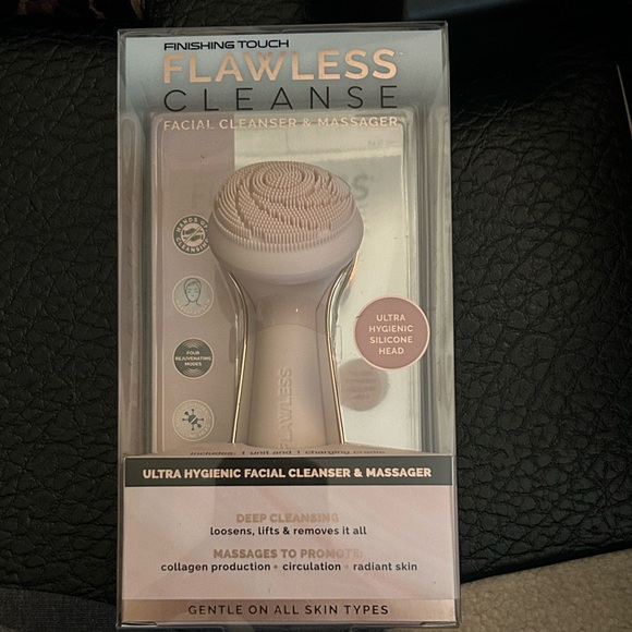 Finishing Touch Flawless Cleanse Silicone Face Scrubber and Cleanser Massager - Picture 3 of 3